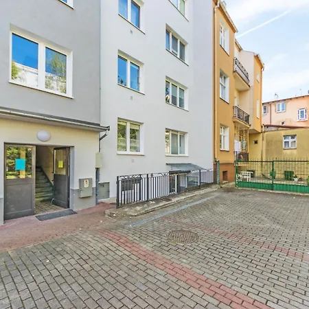 Pomorskie Pulaskiego-basement-przyziemie * Sopot